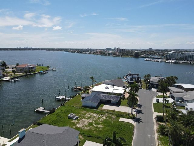 11125 4TH ST E, Treasure Island, FL 33706
