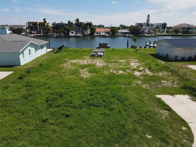 11125 4TH ST E, Treasure Island, FL 33706