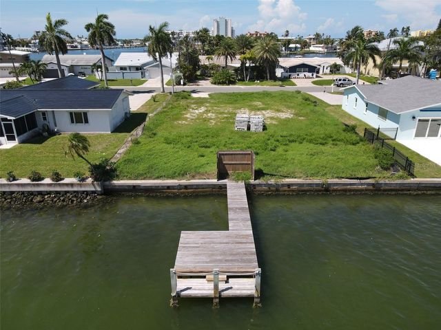 11125 4TH ST E, Treasure Island, FL 33706