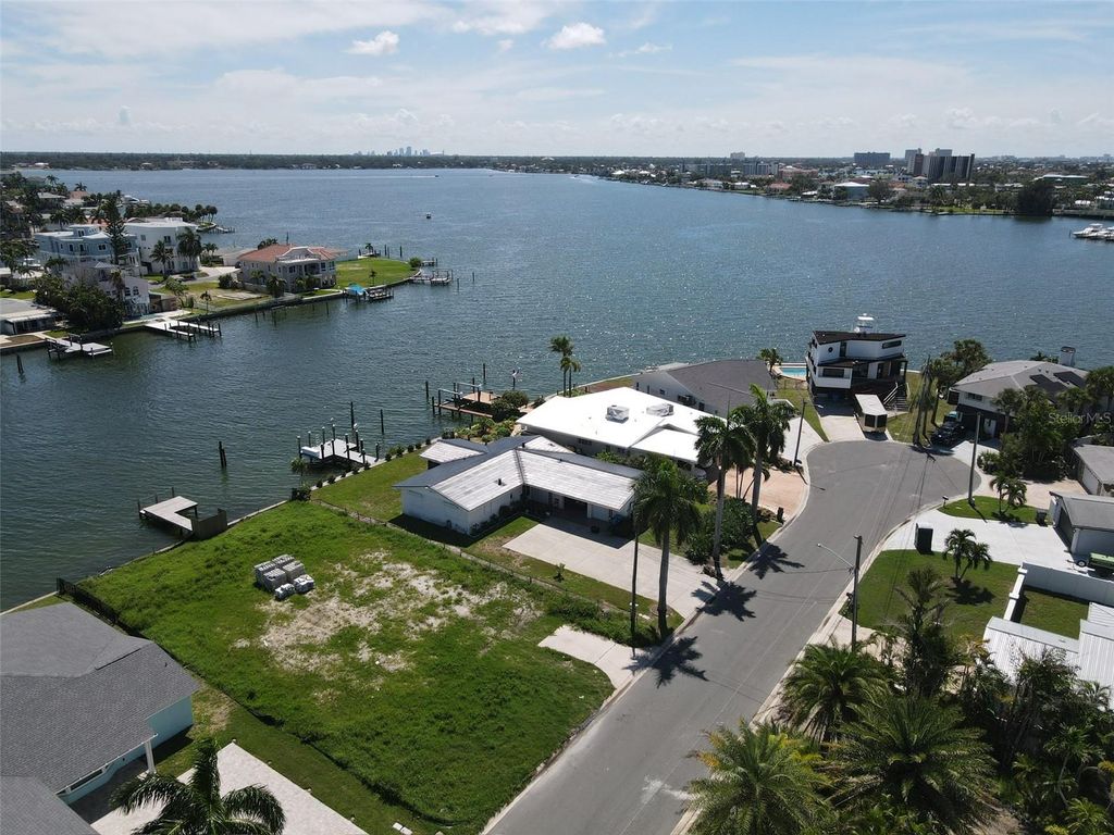11125 4TH ST E, Treasure Island, FL 33706