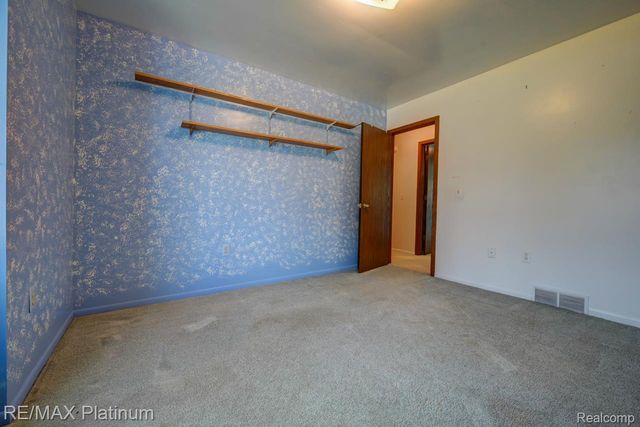 240 E Rolston Road, Linden, MI 48451