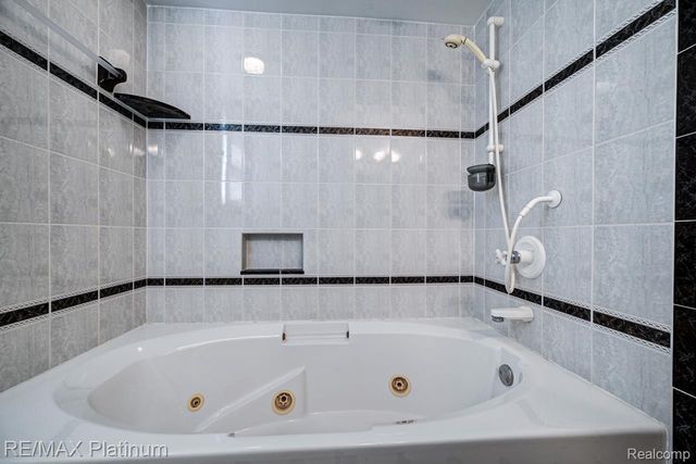 240 E Rolston Road, Linden, MI 48451