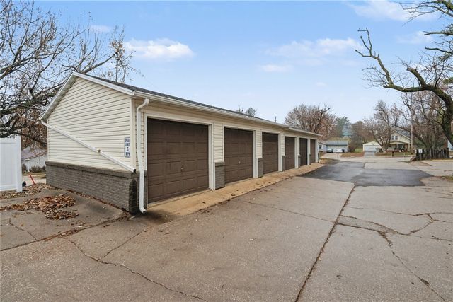 2955 Bowling Street SW 238, Cedar Rapids, IA 52404