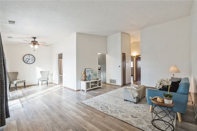 2955 Bowling Street SW 238, Cedar Rapids, IA 52404