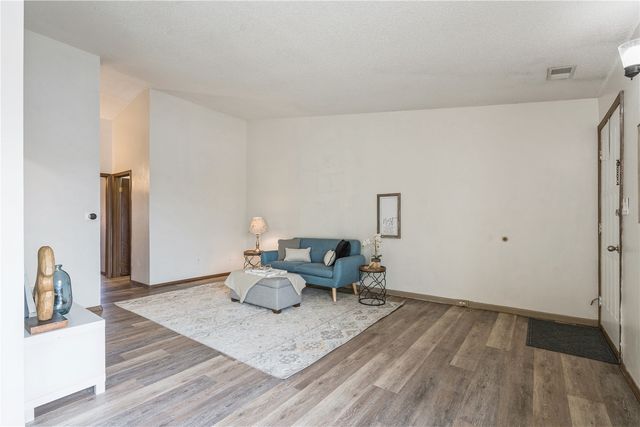 2955 Bowling Street SW 238, Cedar Rapids, IA 52404