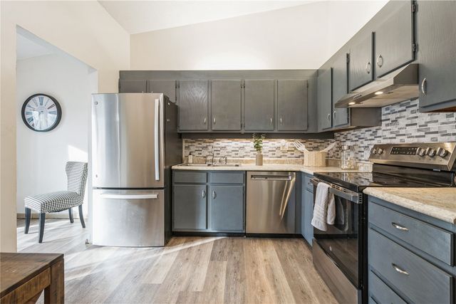 2955 Bowling Street SW 238, Cedar Rapids, IA 52404