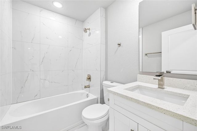 2904 44th ST W, Lehigh Acres, FL 33971