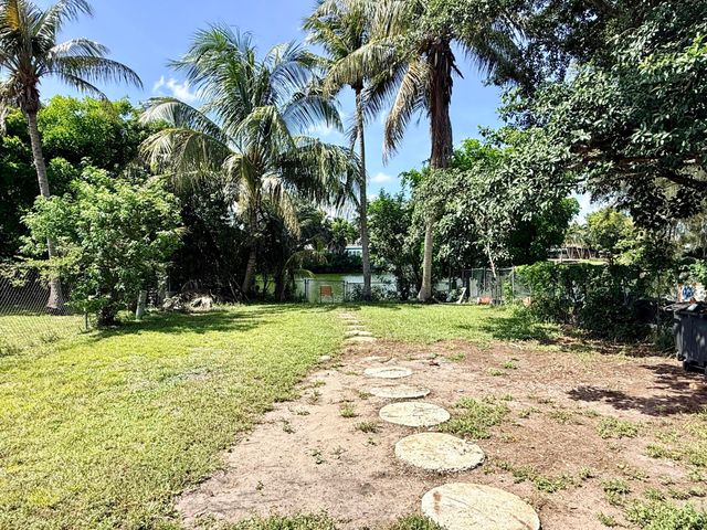 6885 SW 16th Court, North Lauderdale, FL 33068