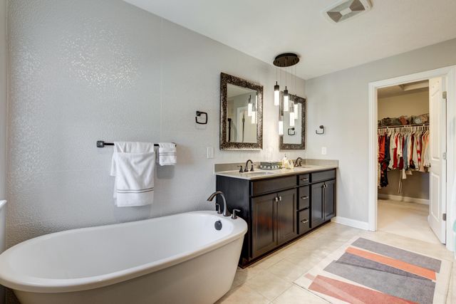 5581 Meadowhaven Drive, Powell, OH 43065