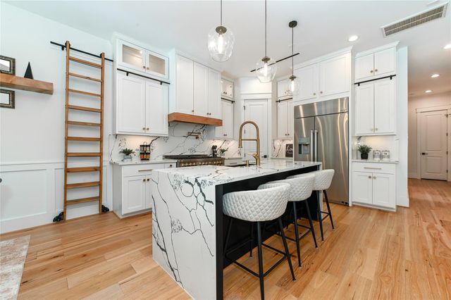 1512 Ashland Street, Houston, TX 77008