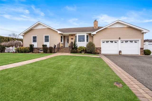 20 Biltmore Boulevard, Massapequa, NY 11758