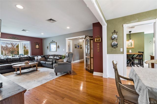 20 Biltmore Boulevard, Massapequa, NY 11758