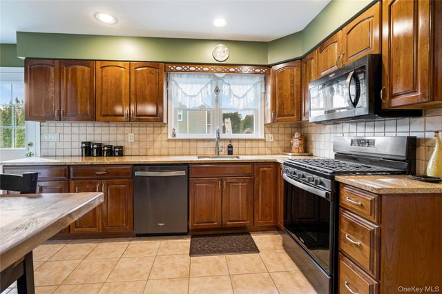 20 Biltmore Boulevard, Massapequa, NY 11758