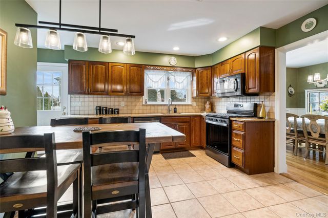 20 Biltmore Boulevard, Massapequa, NY 11758