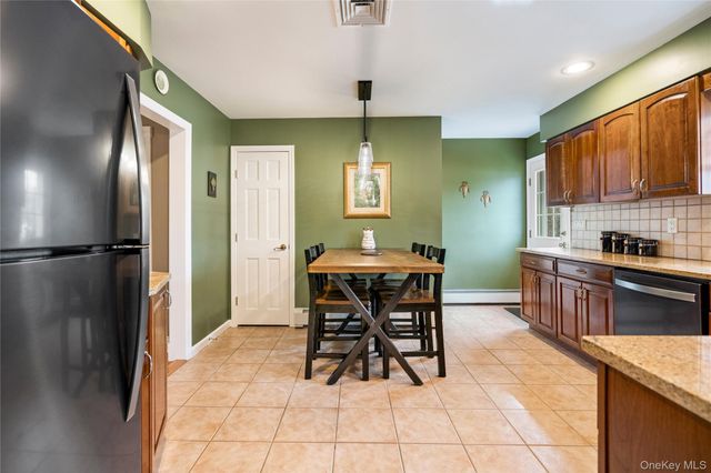 20 Biltmore Boulevard, Massapequa, NY 11758