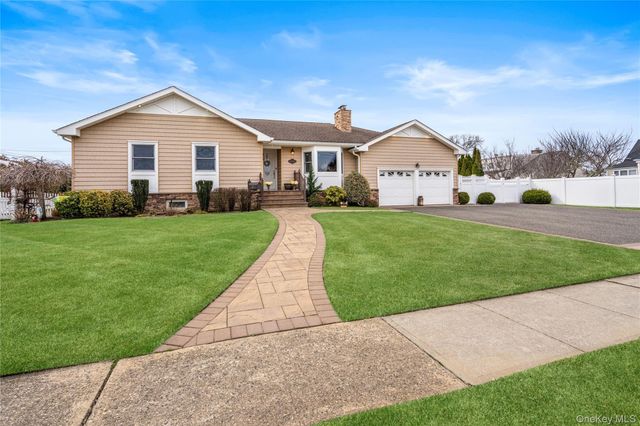 20 Biltmore Boulevard, Massapequa, NY 11758