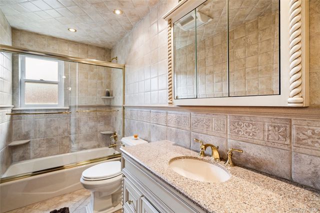 20 Biltmore Boulevard, Massapequa, NY 11758