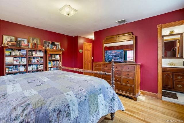 20 Biltmore Boulevard, Massapequa, NY 11758