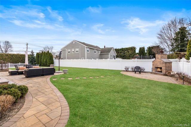 20 Biltmore Boulevard, Massapequa, NY 11758