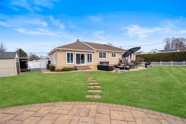 20 Biltmore Boulevard, Massapequa, NY 11758