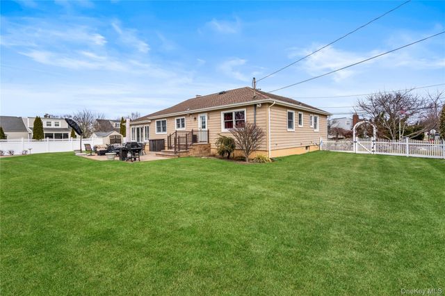 20 Biltmore Boulevard, Massapequa, NY 11758