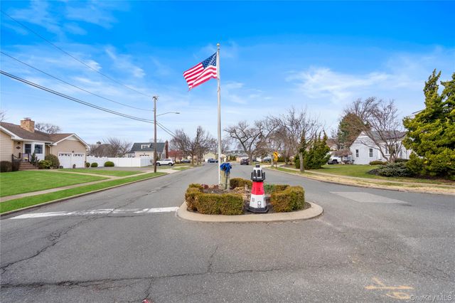 20 Biltmore Boulevard, Massapequa, NY 11758