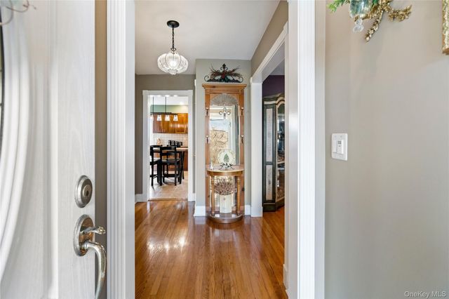 20 Biltmore Boulevard, Massapequa, NY 11758