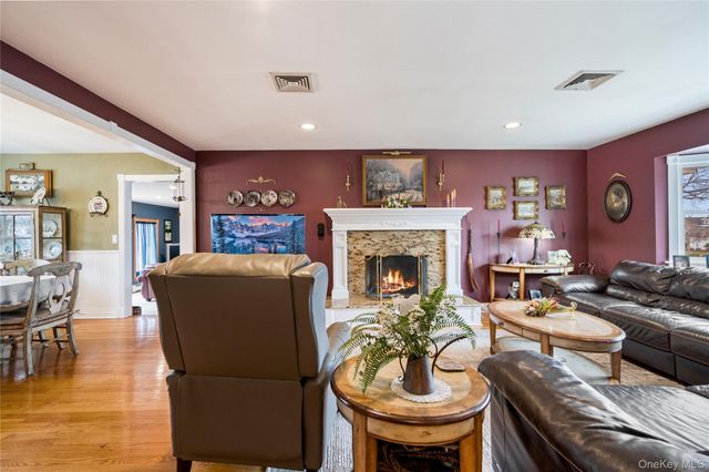 20 Biltmore Boulevard, Massapequa, NY 11758