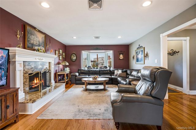 20 Biltmore Boulevard, Massapequa, NY 11758