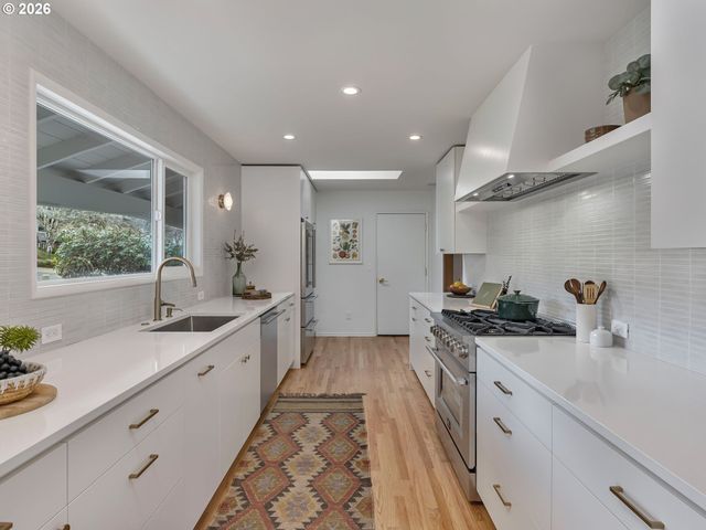 5525 Sw CHERRY Ave, Beaverton, OR 97005