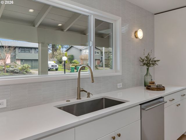 5525 Sw CHERRY Ave, Beaverton, OR 97005