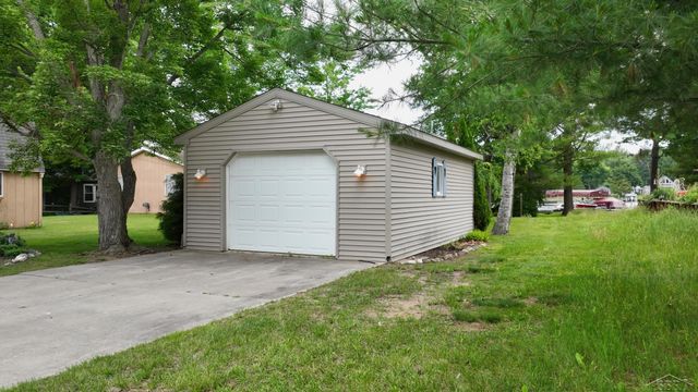 4344 Bay Road, Gladwin, MI 48624