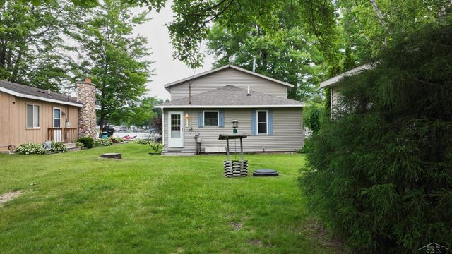 4344 Bay Road, Gladwin, MI 48624