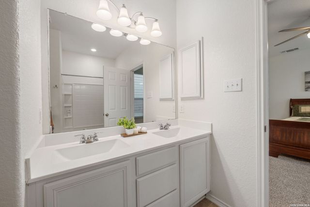 425 LANDMARK FLS, Cibolo, TX 78108