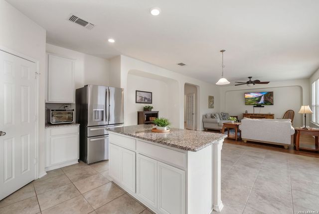 425 LANDMARK FLS, Cibolo, TX 78108