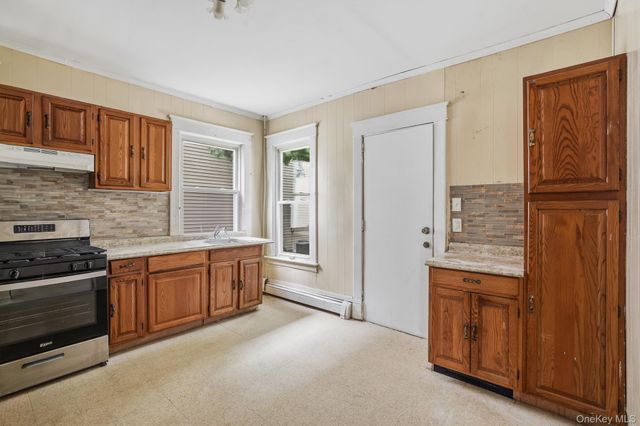 65 N Clinton Street, Poughkeepsie, NY 12601
