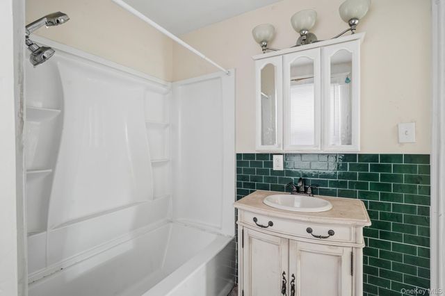 65 N Clinton Street, Poughkeepsie, NY 12601