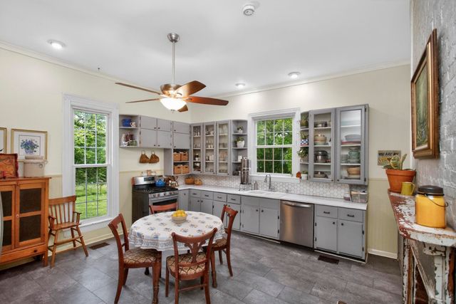2816 Highway 12, N, Chapmansboro, TN 37035
