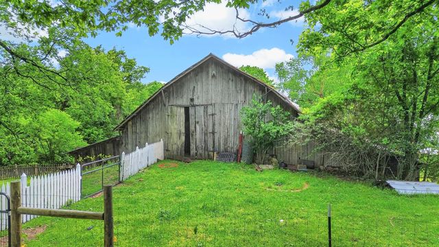 2816 Highway 12, N, Chapmansboro, TN 37035
