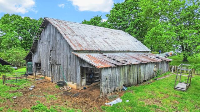 2816 Highway 12, N, Chapmansboro, TN 37035