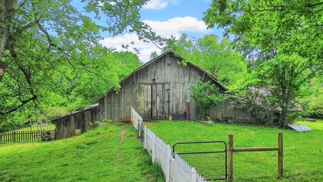 2816 Highway 12, N, Chapmansboro, TN 37035