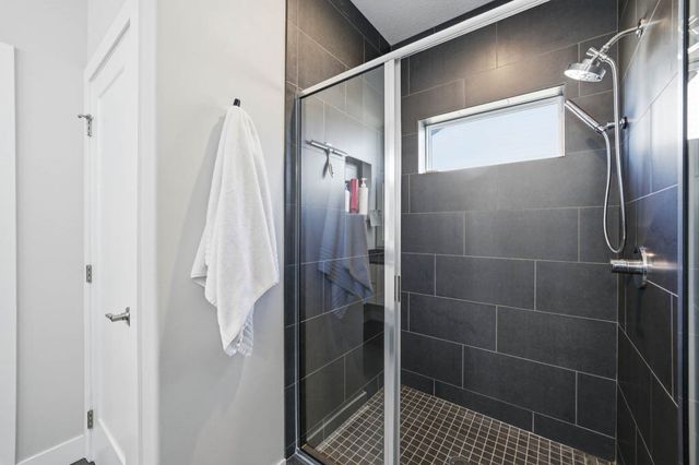 16333 Springbrook Trail, Urbandale, IA 50323