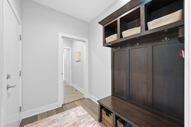 16333 Springbrook Trail, Urbandale, IA 50323