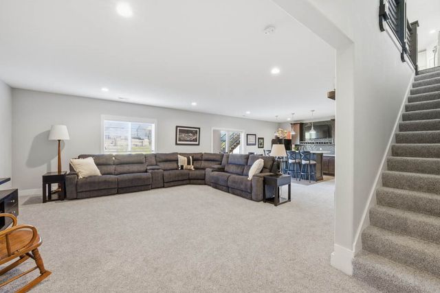 16333 Springbrook Trail, Urbandale, IA 50323