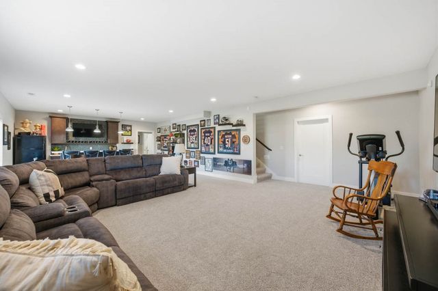 16333 Springbrook Trail, Urbandale, IA 50323