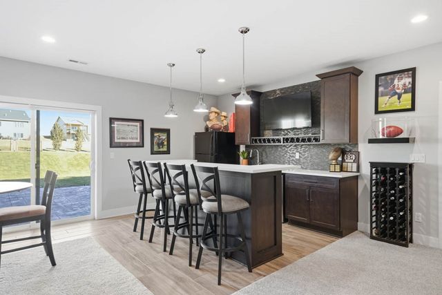 16333 Springbrook Trail, Urbandale, IA 50323