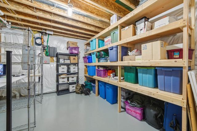 16333 Springbrook Trail, Urbandale, IA 50323