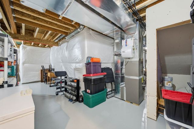 16333 Springbrook Trail, Urbandale, IA 50323