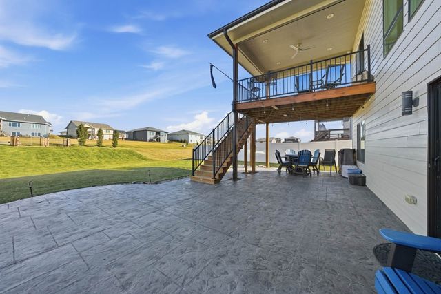 16333 Springbrook Trail, Urbandale, IA 50323