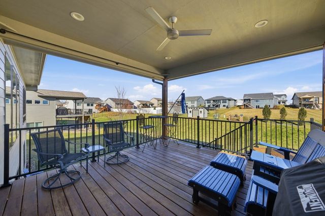 16333 Springbrook Trail, Urbandale, IA 50323